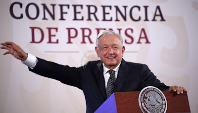 López Obrador denuncia una "alianza" de las derechas de México y España en su contra