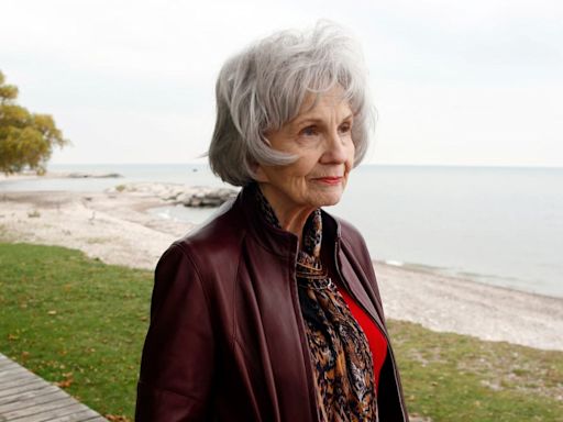 Una hija de Alice Munro asegura que su padrastro abusó de ella cuando era menor y que la escritora lo supo y no hizo nada