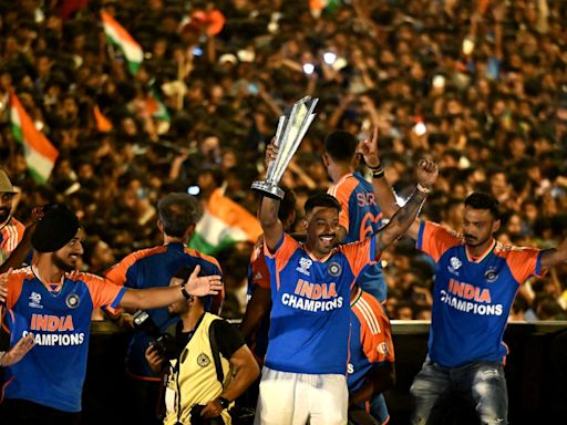 India’s cricketers feted in victory parade in Mumbai after winning Twenty20 World Cup