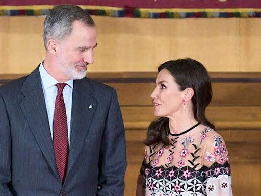 Felipe VI cena con su amiga en Pozuelo mientras Letizia duerme fuera de Madrid