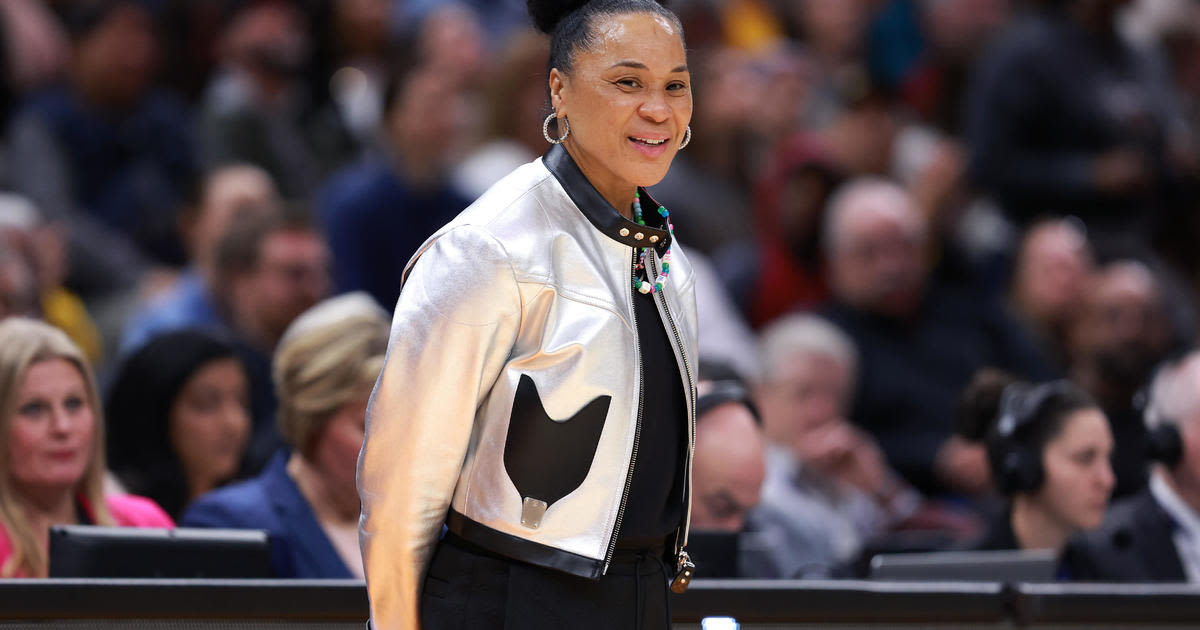 South Carolina women's basketball coach Dawn Staley offers words of wisdom to St. Kate's athletes