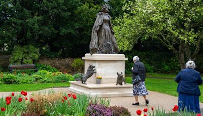 See the bronze, corgi-adorned statue honoring Queen Elizabeth II on her 98th birthday: Photos