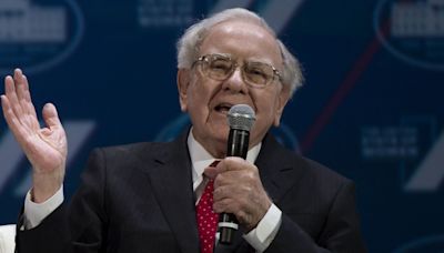 Buffett vs. ChatGPT: The Investment Face-Off — Who Truly Understands the Market?