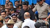 Bengaluru Court extends judicial custody of actor Darshan & 16 others in murder case till August 1 - ET LegalWorld