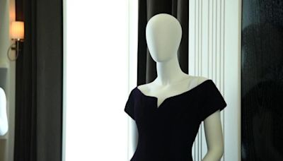 NY: Julien's Auctions: Princess Diana's Elegance and a Royal Collection - Press Preview - 53429679