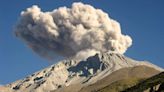 El volcán peruano Ubinas inicia etapa explosiva