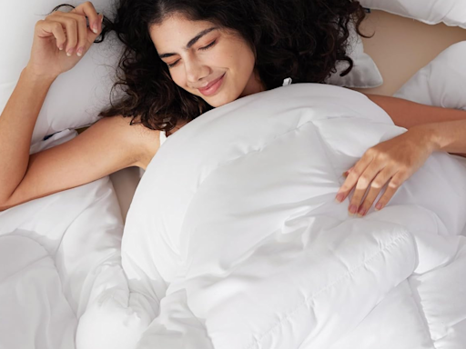 5-star luxury at a Motel 6 price: This all-season queen comforter is down to $22
