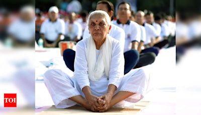 Governor Anandiben Patel Directs Universities to Take Online Pledge for Yoga Practice | Lucknow News - Times of India