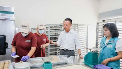 嘉義縣長翁章梁驗收衛生局輔導烘培食品成效 | 蕃新聞