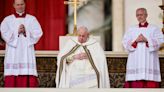 El papa Francisco presidió la misa de Pascua en el Vaticano, en medio de las preocupaciones por su salud