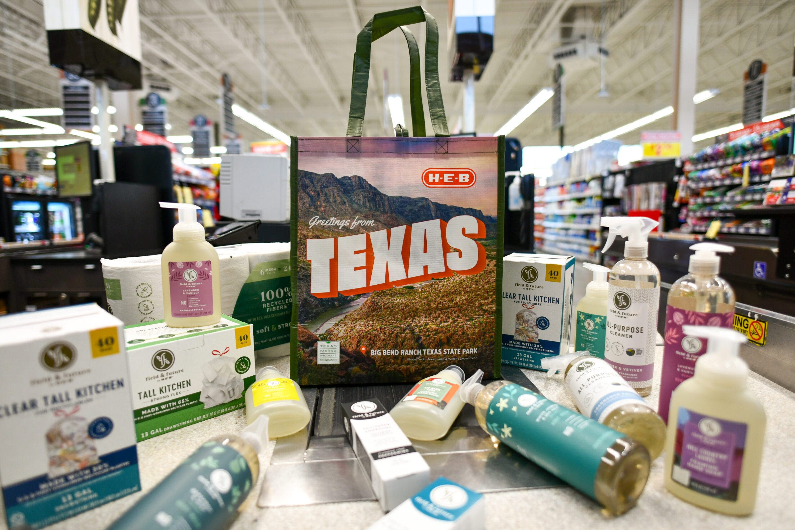 H-E-B gives out 265,000 free reusable bags for Earth Day 2024. Here's how to get one.
