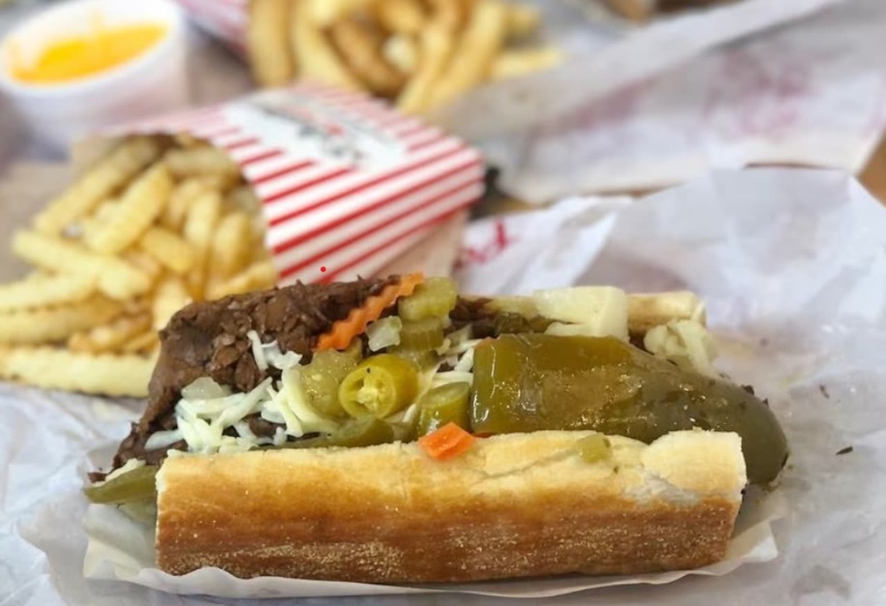 Portillo’s Chicago dogs, Italian beef, reveals opening date of second Michigan spot