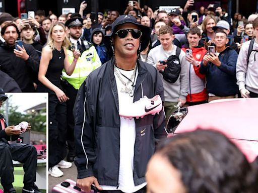 Chaos as Ronaldinho causes roadblock in Oxford Street after shock appearance