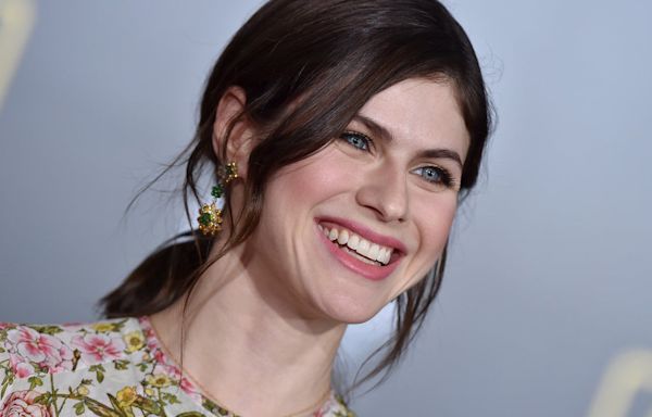 'The White Lotus' Star Alexandra Daddario Is Pregnant, Expecting First Child With Husband Andrew Form