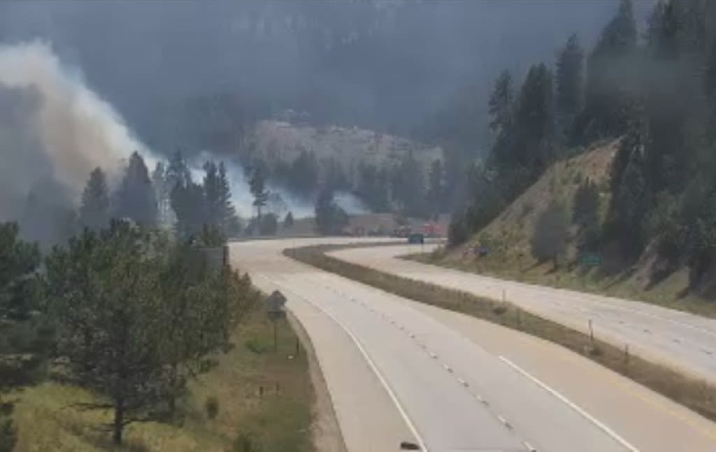 Jefferson County wildfire closes U.S. 285, residents evacuated