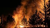 Incêndios florestais fazem milhares de pessoas deixarem suas residências no Canadá