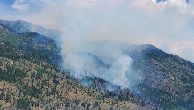 Local paramedic joins Lake Chelan firefighting effort, Pioneer Fire grows to nearly 4,000 acres