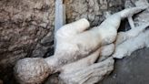 Hallaron una estatua de mármol de un dios griego en una antigua alcantarilla romana