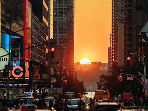Manhattanhenge: pôr do sol que acontece poucas vezes por ano vira 'festa de verão' em Nova York