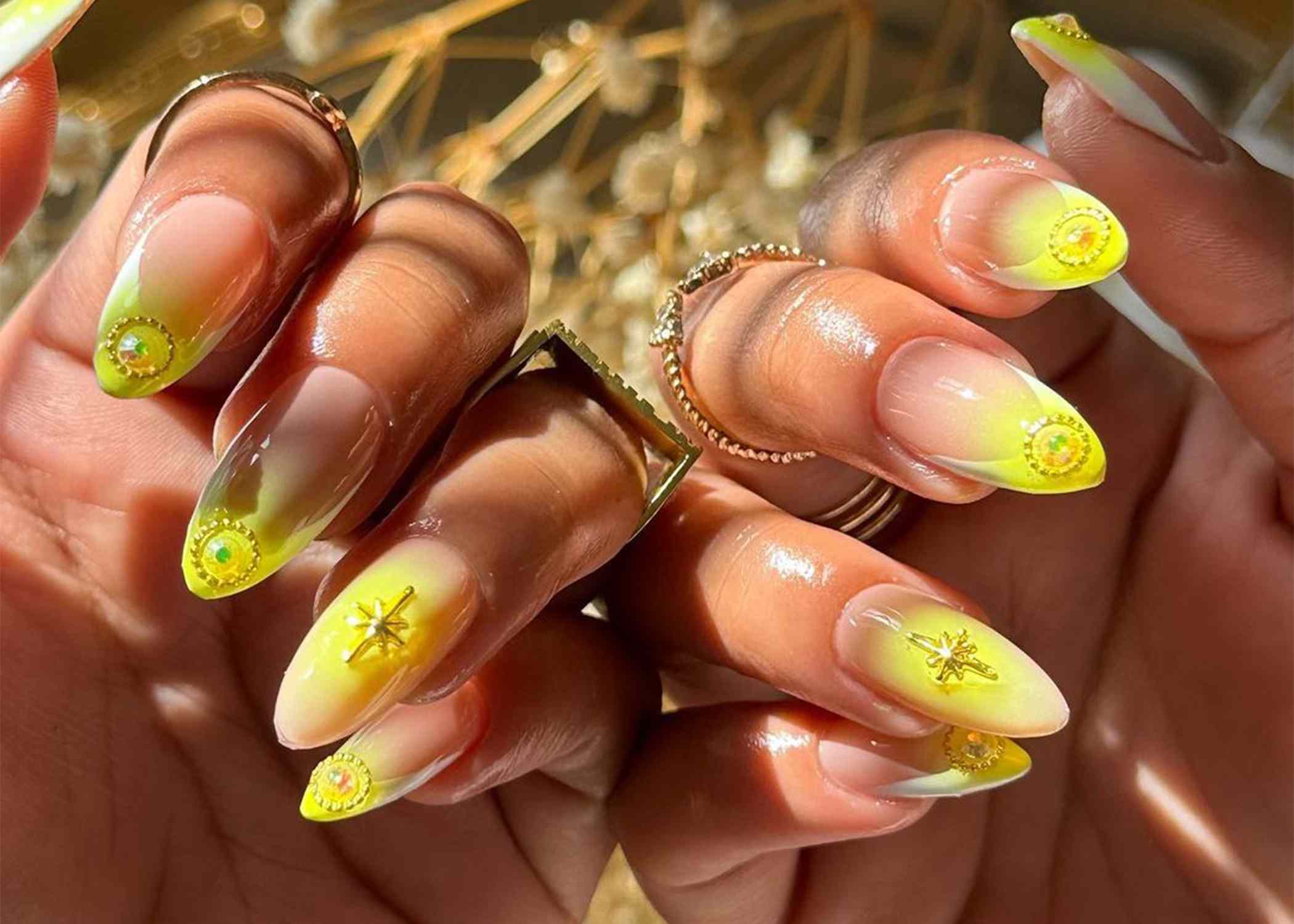 30 Gemini Nail Looks That Embody the Air Sign's Essence