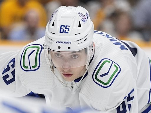 Canucks send two players, 2027 second-round pick to Blackhawks for 2027 fourth