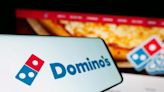 Domino’s lanza divertida promoción: te dará dinero por darle propina a su repartidor - La Opinión