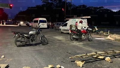 Habitantes de Playa del Carmen bloquean avenida CTM por falta de luz