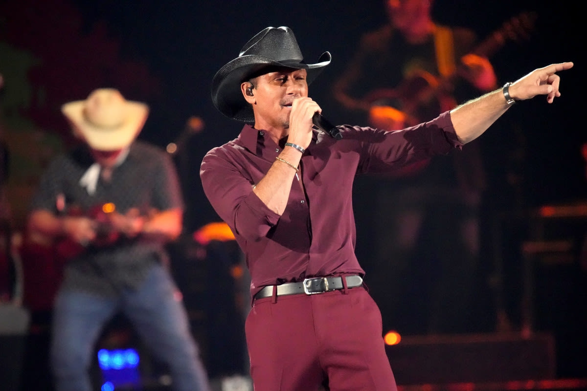 Tim McGraw Grants Fan’s Wish by Assisting With Baby Gender Reveal Onstage: ‘Tim or Faith?’