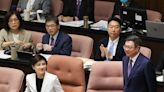 卓榮泰首次赴立院施政報告 韓國瑜與立委鼓掌歡迎