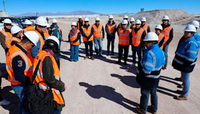 Representante del BID visita plantas industriales de litio - El Diario - Bolivia