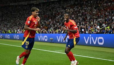 Yamal and Williams bromance blooms at the best time for Spain ❤️