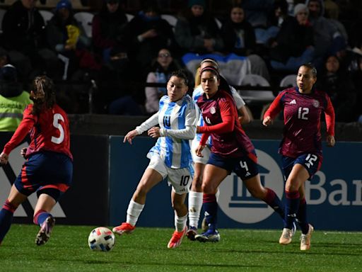 Selección Femenina pasó de verse muy bien al sinsabor de otra derrota contra Argentina