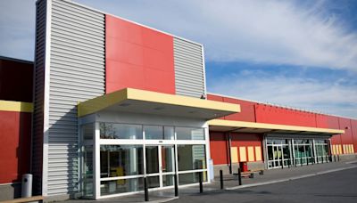 'Rooftop Ninja' Discovered Living Inside Supermarket Sign for a Year