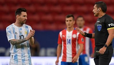 Radiografía de Jesús Valenzuela, el árbitro del debut de Argentina en la Copa América: sus llamativas estadísticas y por qué dejó de ir al VAR