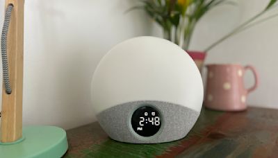 Momcozy Sunrise Wake-up Light review: a 4-in-1 device that promotes a restful night's sleep