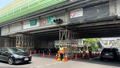 快訊/撞擊瞬間曝！新北福和橋慘遭大型車猛撞 驚現「巨大裂縫」