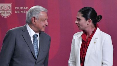 Ana Gabriela Guevara hizo un trabajo excepcional, afirma AMLO al entregar recompensas a atletas de Paris 2024