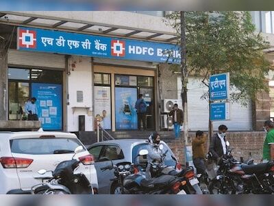 HDFC Bank's share price plunges over 4% after weak Q1FY25 numbers