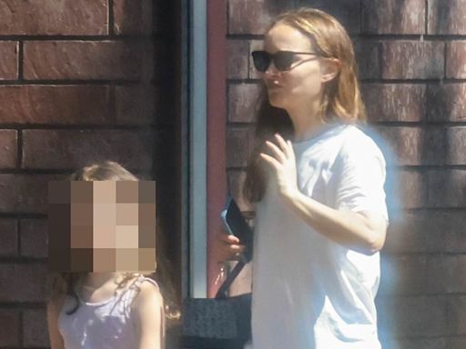 Natalie Portman enjoys some retail therapy with her daughter Amalia