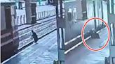 印度男「戴耳機聊天」蹲月台邊緣 沒聽到火車聲挨撞慘噴飛