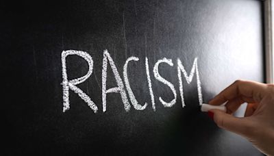 Le « temps d’échange sur le racisme et l’antisémitisme » voulu par Macron exaspère les enseignants
