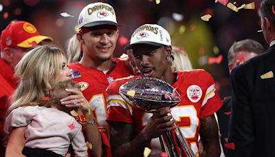 Chiefs WR Celebrated by Hometown With Epic Monument [LOOK]