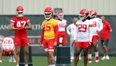 Chiefs' Patrick Mahomes Forced to Stop Intrasquad Fight During Practice