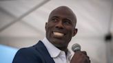 Terrell Davis says he was unjustly removed from flight