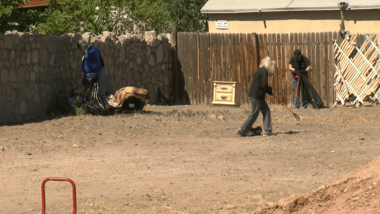 Senior volunteers spruce up neighborhood around Barelas Senior Center