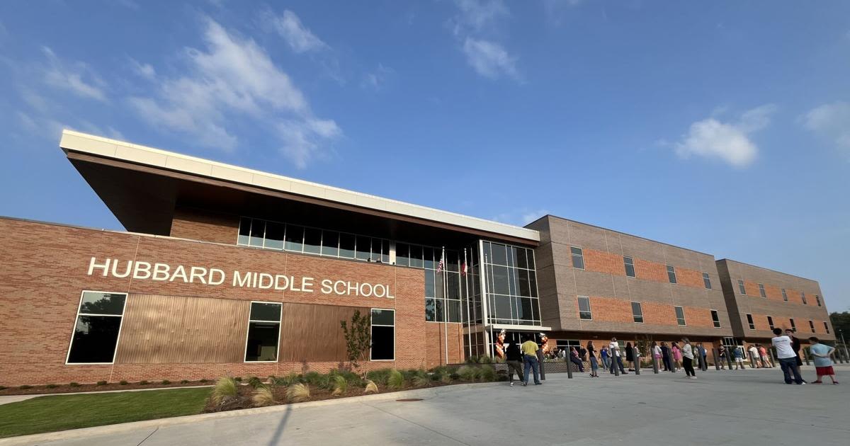 Community celebrates ribbon cutting at Tyler ISD's all new Hubbard Middle School