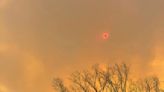 Incendios descontrolados avanzan por el norte de Texas y cierran instalación de armas nucleares