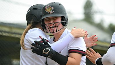 Oaks Christian softball rallies to beat Westlake, extends league win streak to 35 games