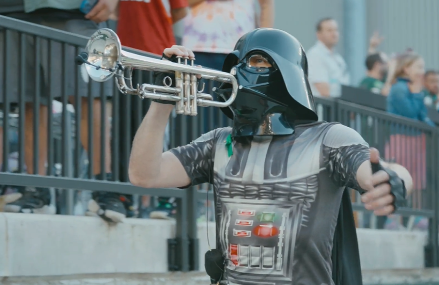 VIDEO: Unipiper hits high note in Timbers national anthem redo