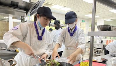 竹市光復高中餐飲科學生畢業展 秀3年所學廚藝 (圖)